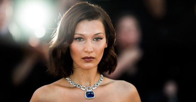 Бела Хадид определено знае как да привлича вниманието към себе