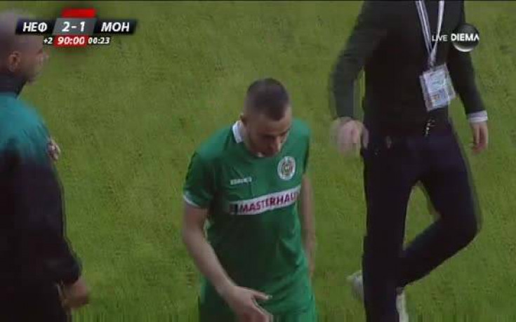 Яни Пехливанов си изкара безумен червен картон в мача с Монтана