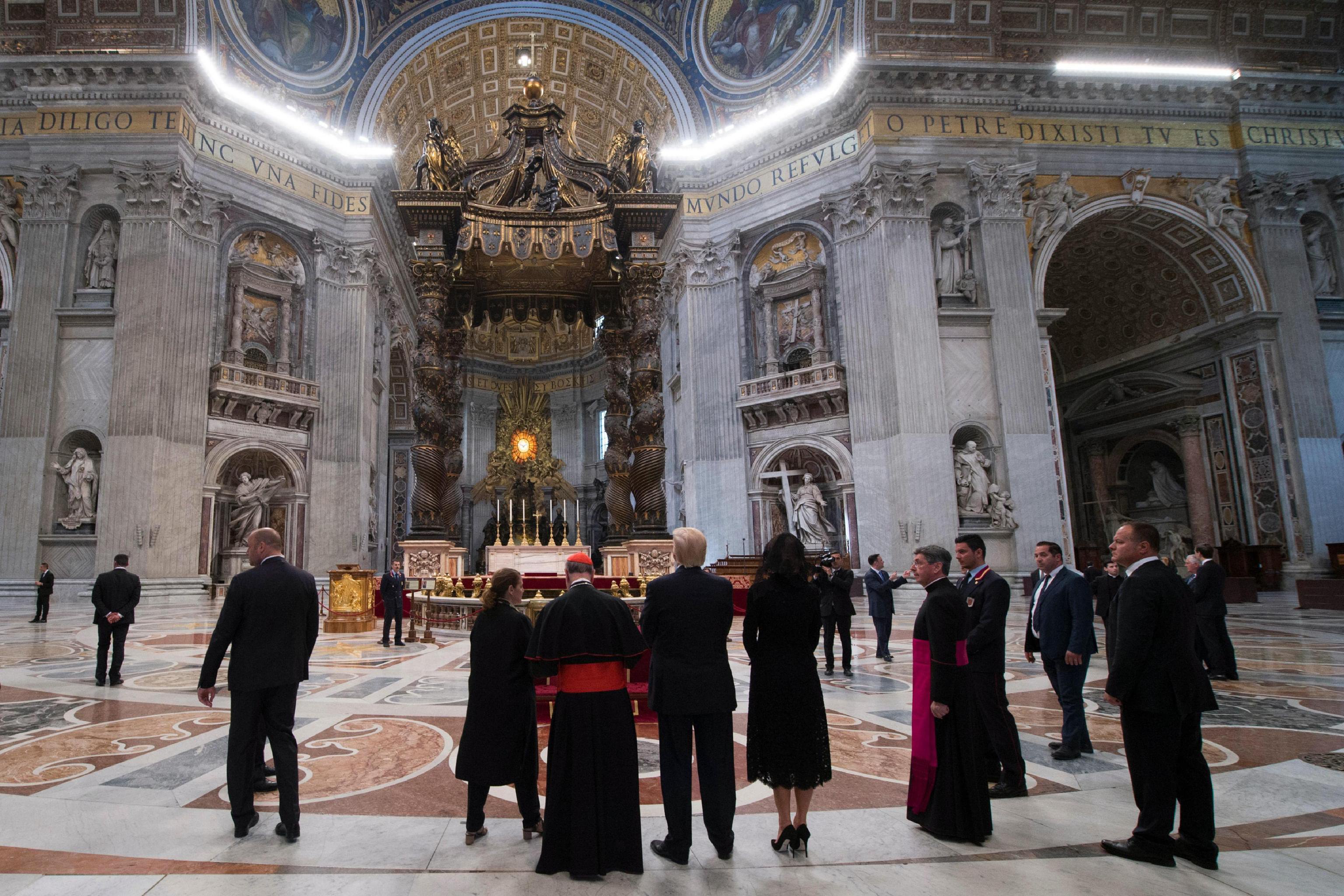 Доналд Тръмп проведе среща с папа Франциск във Ватикана, която продължи едва 30 минути. Американският президент беше придружен от жена си Мелания, дъщеря си Иванка и нейния съпруг Джаред Къшнър.