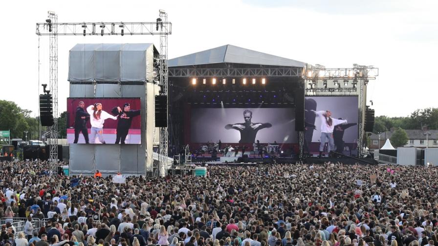 След терора на Острова: 50 000 на концерта на Ариана Гранде
