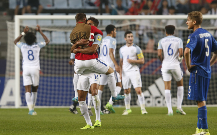 Англия на финал на Световно, среща Венецуела