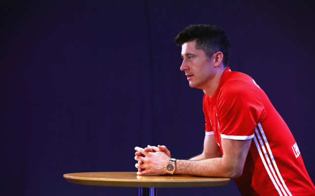 Името на Роберт Левандовски постоянно се спряга за трансфер извън