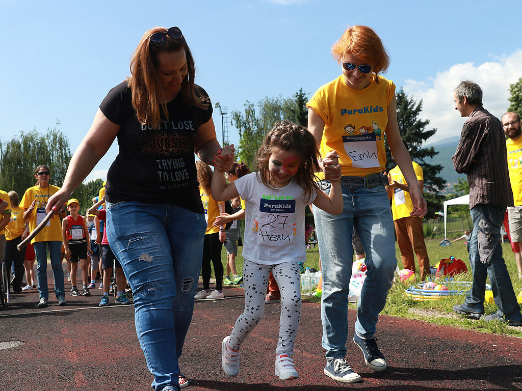 Сдружение "ParaKids" организира първия си спортен празник "За всяко дете", в който могат да участват всички хлапета, със или без увреждания, да се веселят и да играят рамо до рамо, да карат кънки и ролери, шах за незрящи, щафетни и семейни игри, гимнастика, бягания и куп забавни изненади