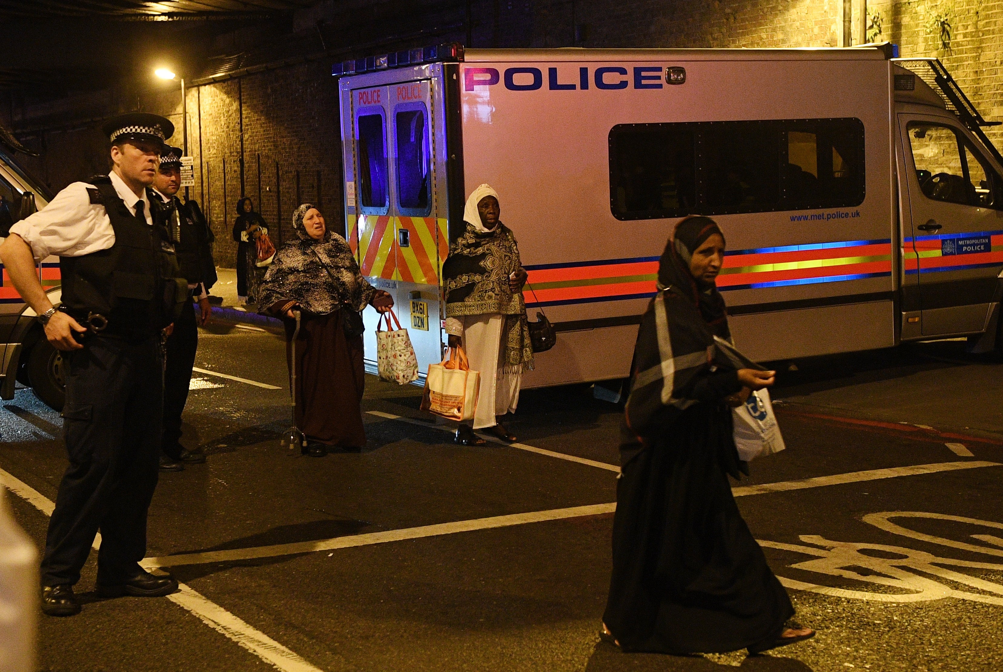 Ван връхлетя върху пешеходци в североизточната част на Лондон близо до една от най-големите джамии в британската столица във "Финсбъри парк". Инцидентът стана в района на улица „Севън систърс роуд”. Пострадали са 11 души, по последна информация има една жертва. Мястото и времето не са случайни, а медиите на Острова говорят за атентат на отмъщението - отмъщение за атаката от 4 юни на "Лондон бридж".