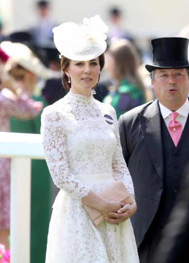 Очарователният юнски тоалет на Кейт Мидълтън - снимка 64