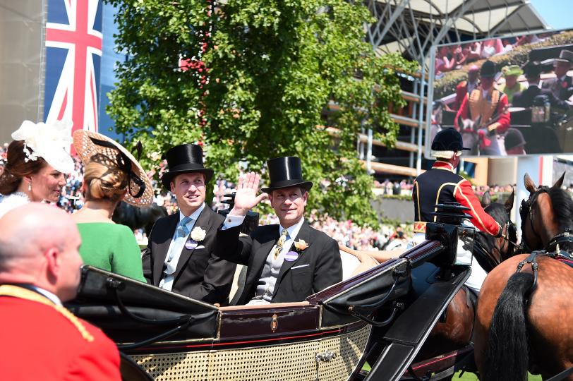 Очарователният юнски тоалет на Кейт Мидълтън - снимка 54