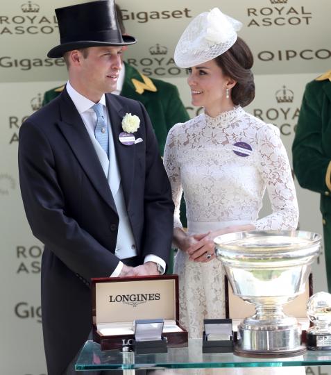 Очарователният юнски тоалет на Кейт Мидълтън - снимка 34