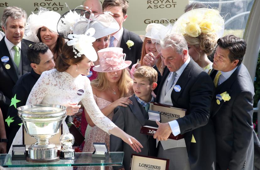 Очарователният юнски тоалет на Кейт Мидълтън - снимка 24