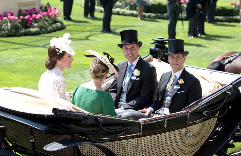 Очарователният юнски тоалет на Кейт Мидълтън - снимка 14