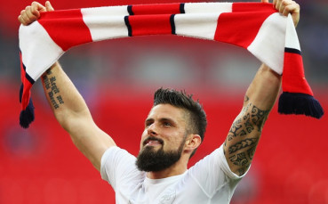 Арсенал прие офертата на Челси за Жиру, Батшуай отива в Борусия Д