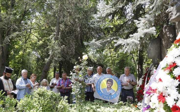 Без футболисти и треньори на Левски на панихидата за Гунди и Котков