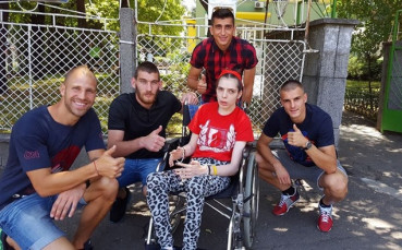ЦСКА в помощ на болно момиче