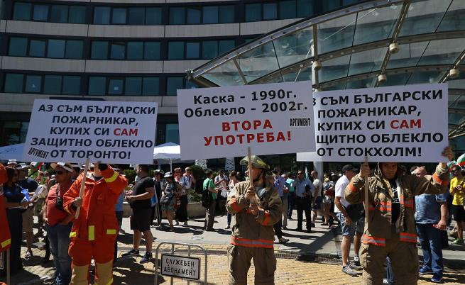  Служителите желаят по-високи заплати, нови униформи и нов закон за Министерство на вътрешните работи 