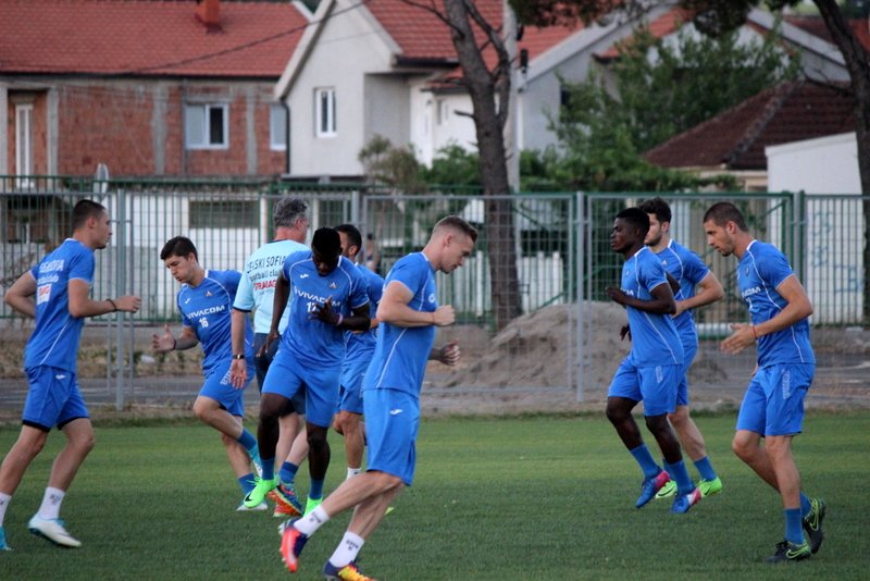 Левски тренира в Черна гора1