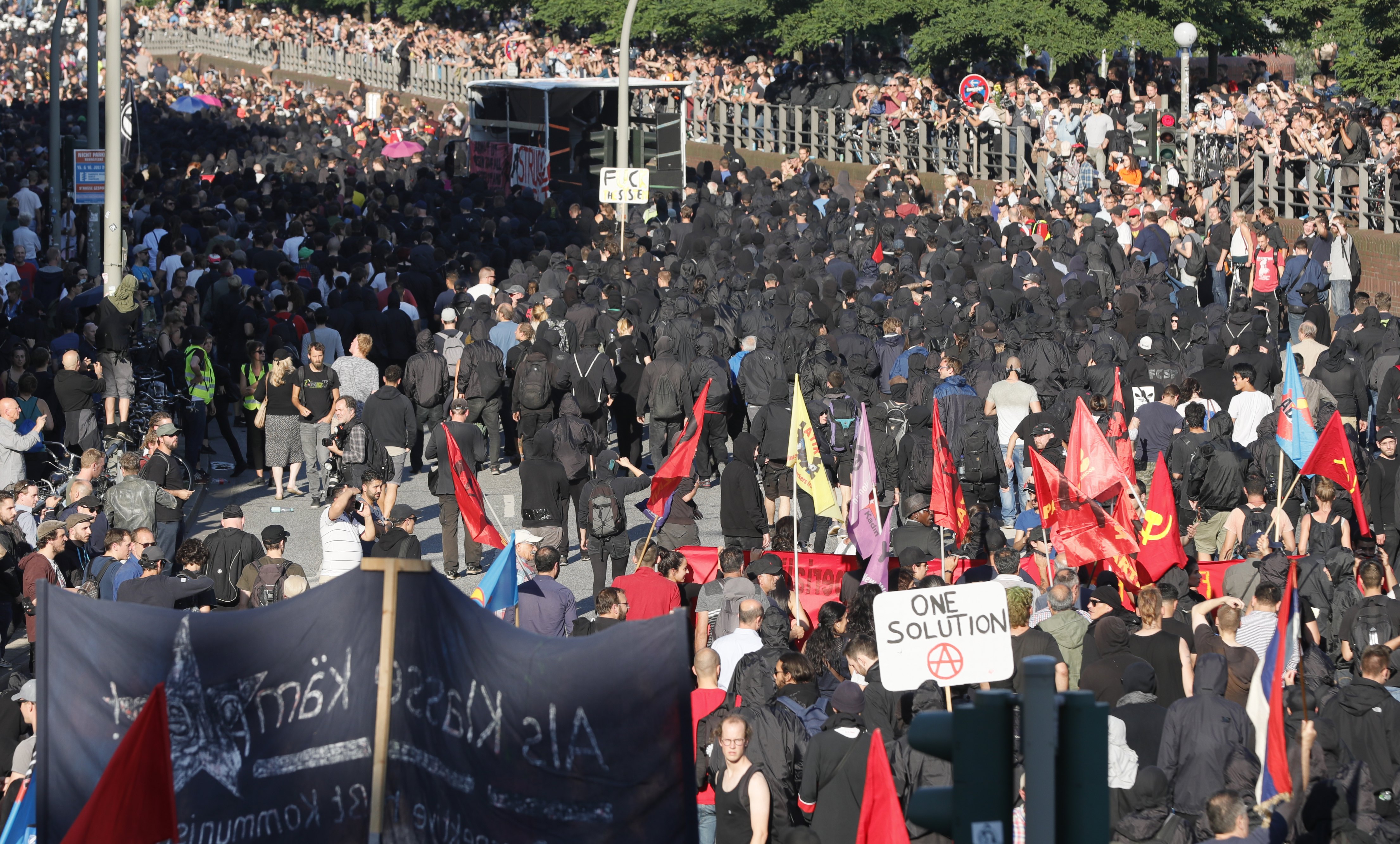 Протестите в Хамбург преди откриването на срещата на Г-20