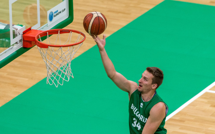 Митко Димитров отново тренира с националите по баскетбол