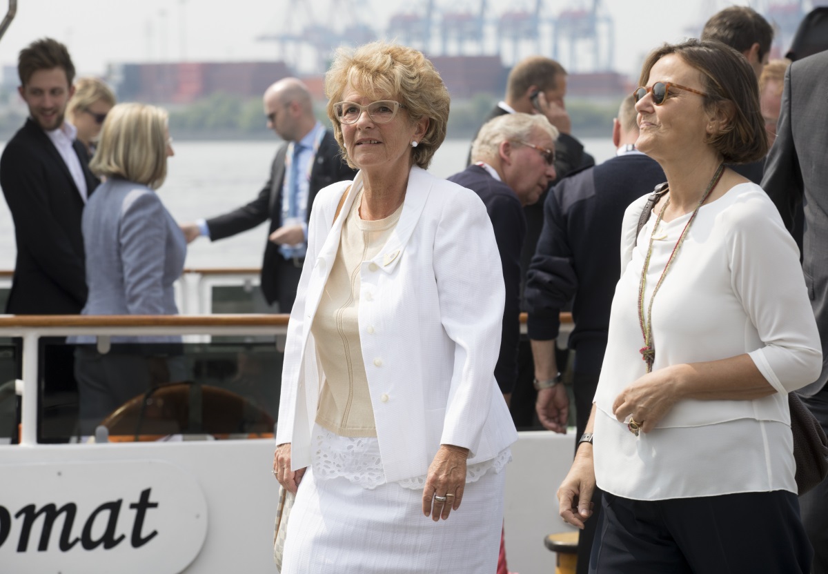 Кристиане Фризинг – съпруга на председателя на Европейската комисия Жан-Клод Юнкер, и съпругата на италианския премиер - Паоло Джентилони, Емануела