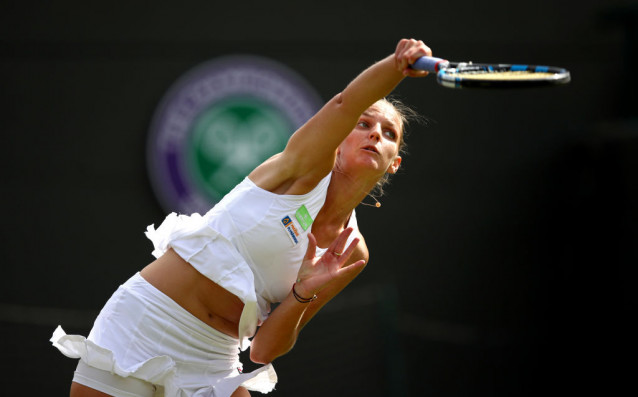 Защитаващата титлата си Каролина Плишкова Чехия се класира за четвъртфиналите