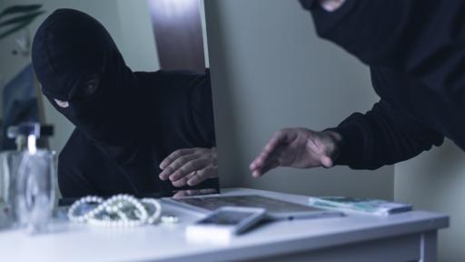  <p>Пенсионер беше грубо пребит и ограбен</p> 