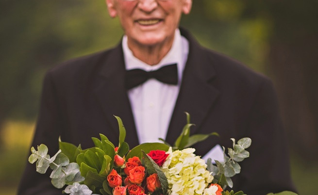  Херълд с букет за Руби. 