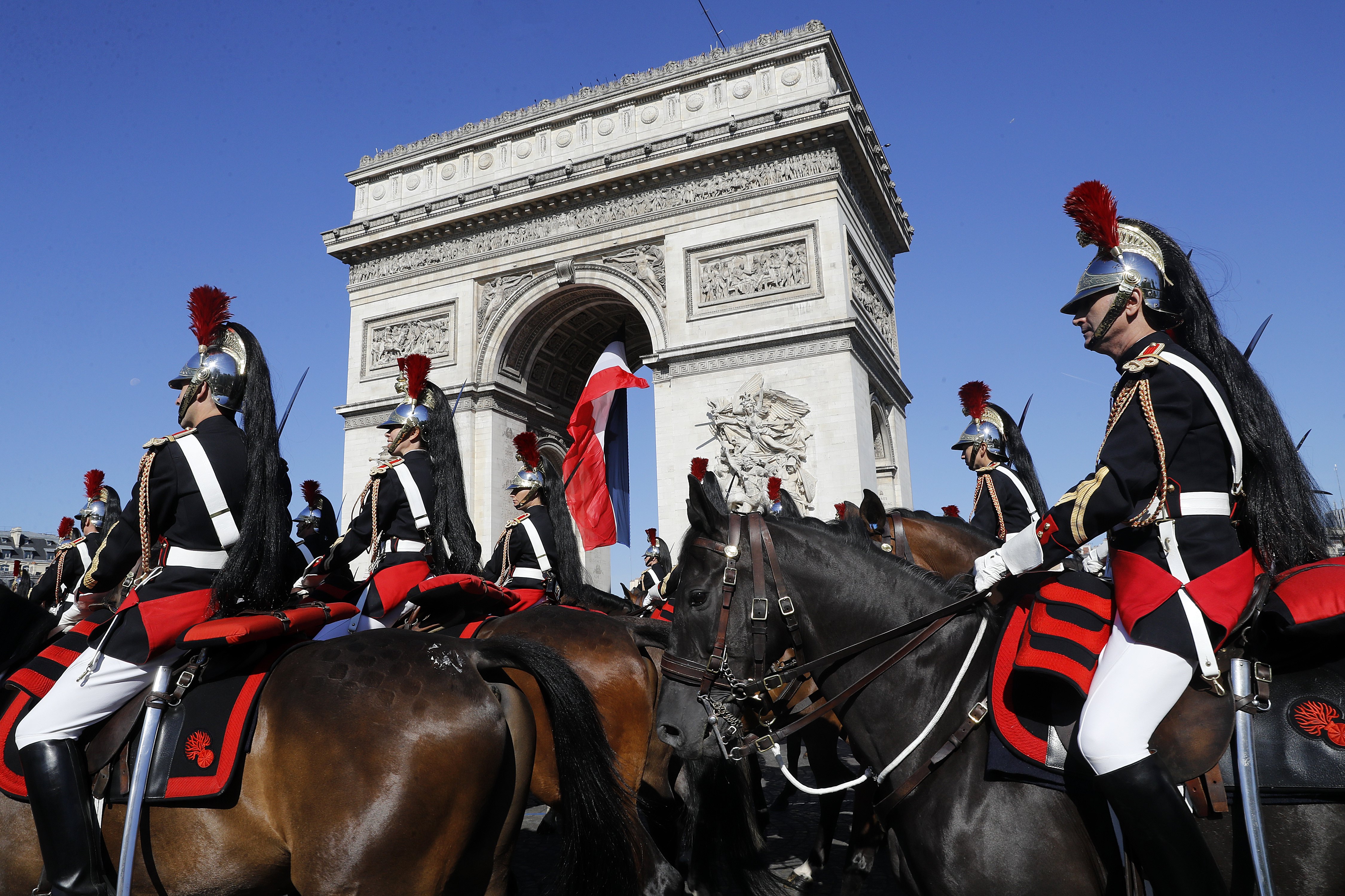 Франция посрещна Деня на Бастилията с традиционния военен парад в Париж, чийто гост бе американският президент Доналд Тръмп
