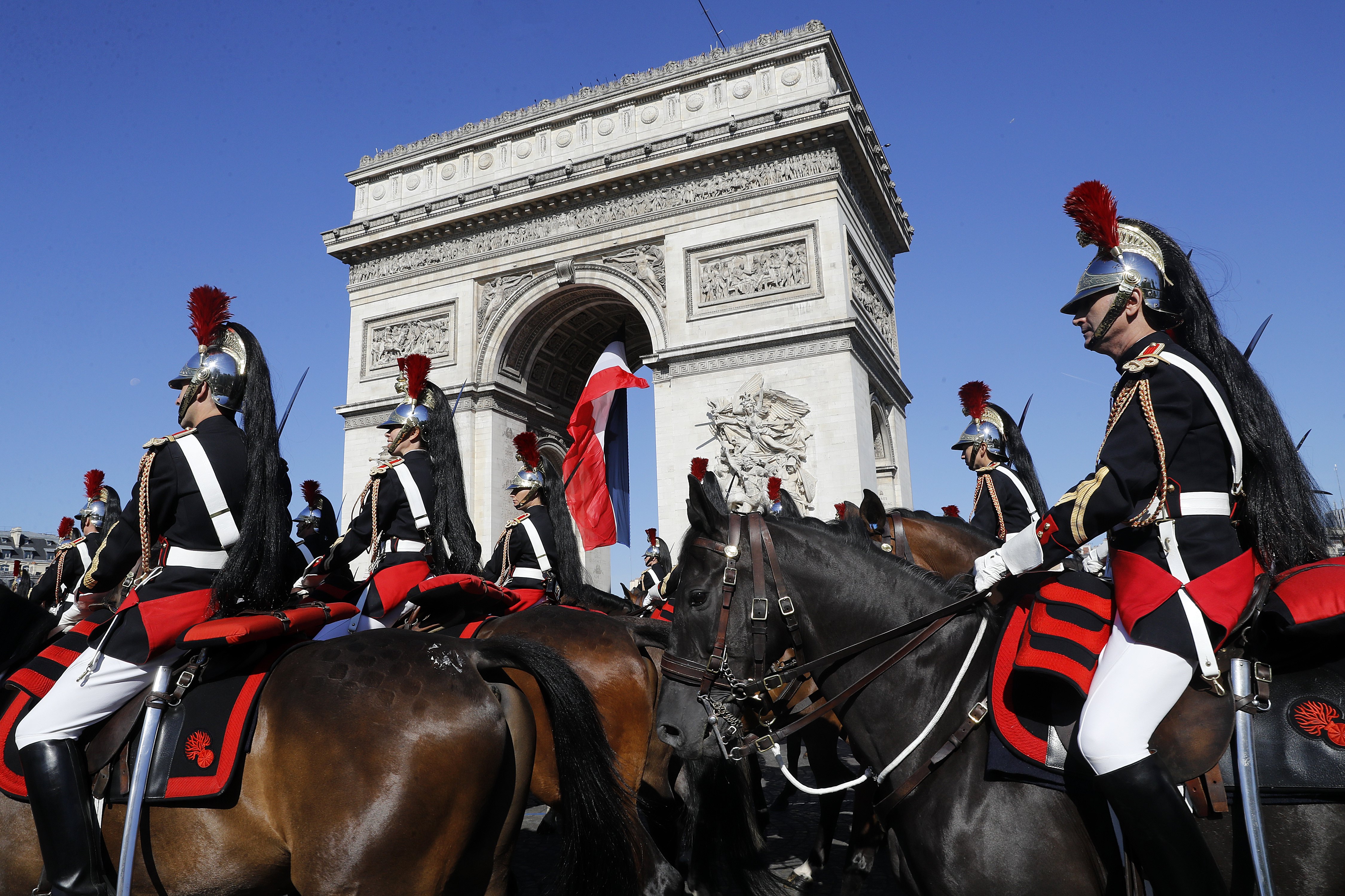 Bastille day. Праздник день взятия Бастилии во Франции. Парад во Франции в честь взятия Бастилии. 14 Июля день взятия Бастилии во Франции. Франция парад в день взятия Бастилии.