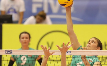 Младите ни националки взеха само гейм на Русия