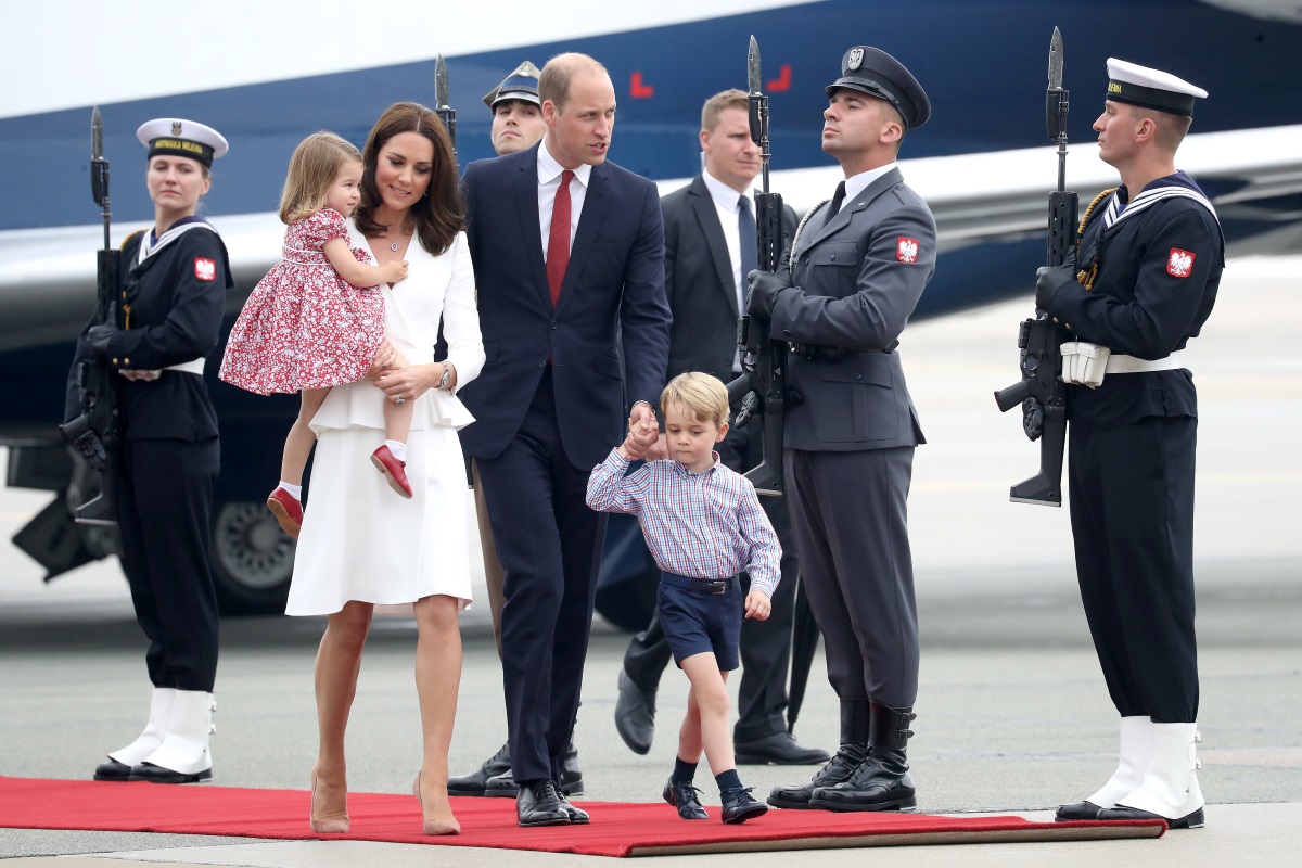 Уилям и Кейт пристигнаха във Варшава в понеделник, заедно с децата им - принц Джордж и принцеса Шарлот