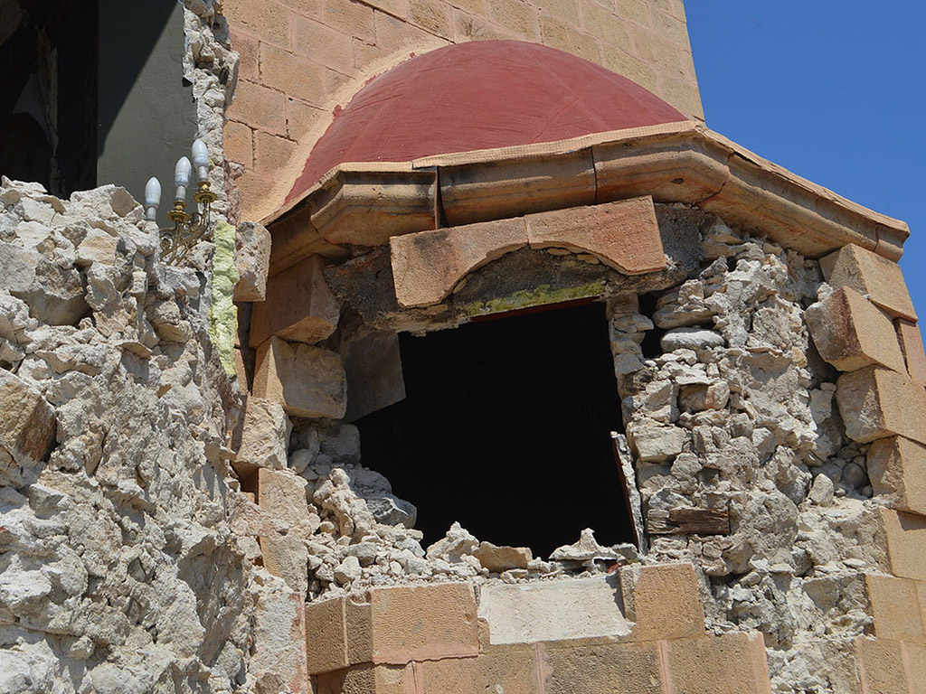 Двама души загинаха под разрушенията на гръцкия остров Кос