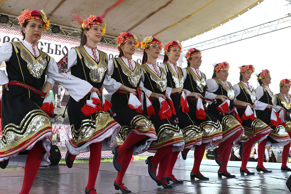 Национален фолклорен събор "Болярска среща" ("Лудогорие"), има за цел съхраняване и популяризиране на традициите и културните ценности на различни етнически и етнографски групи, осигуряване на възможности за трансмисия към следващите поколения и популяризиране на България като страна на дълголетна история и богати културни традиции Фестивала се провежда от 21 до 23 юли до село Арбанаси, Велико Търново.