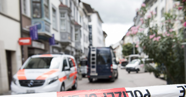 Петиша души са ранени при нападение с моторна резачка в швейцарския