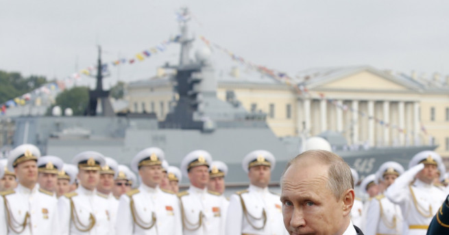 Руският президент Владимир Путин коментира че 755 американски дипломати трябва да