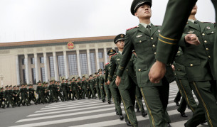 Китайски войници по време на честванията на 90-годишнината на армията в Пекин