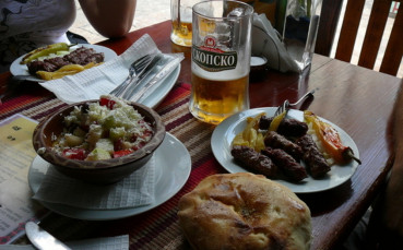 В Скопие: Всички на мач, сър Алекс – на кебапчийница