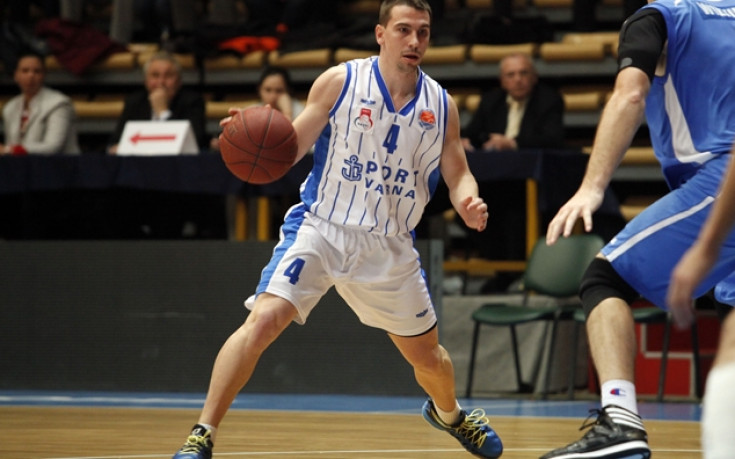 Берое се разделя с опитен гард