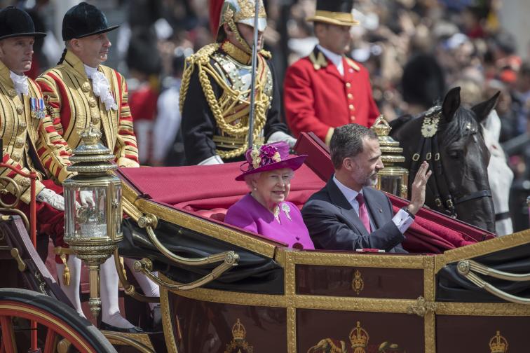 Кралица Елизабет