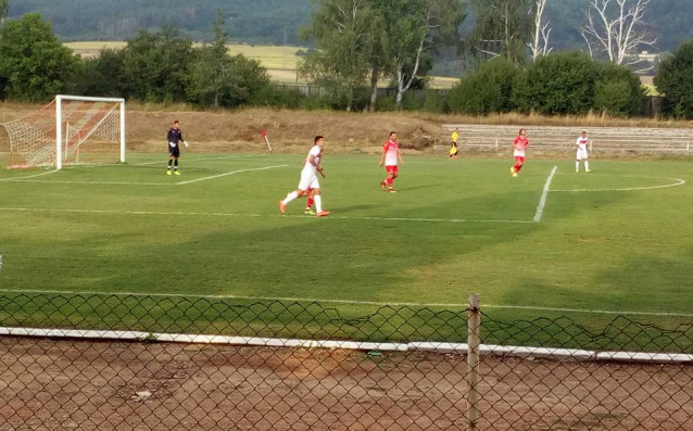 Третодивизионният Ботев Ихтиман ще се изправи срещу Локомотив София в