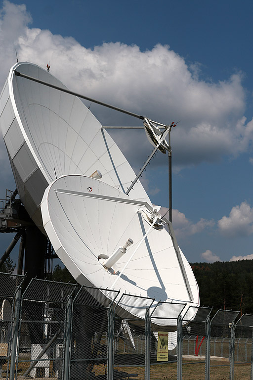 Два пъти през 80-те години – 1986 и 1989 г., станцията е била номинирана като най-добра в системата на Интерспутник. От телепорта започва своето излъчване сателитния канал на БНТ „ТВ България“ (днес БНТ Свят). През 90те години, чрез двете 18 м антени (спътници 342E и 60E на Интелсат) преминава основната част от международния телефонен трафик на България, а през 1998 г. и международната интернет свързаност на БТК (тогава 2 Mbps :).