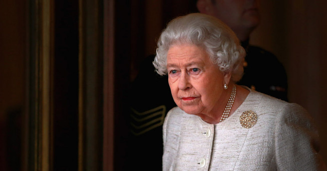 Кралица Елизабет II скърби по последното си уелско корги Уилоу,