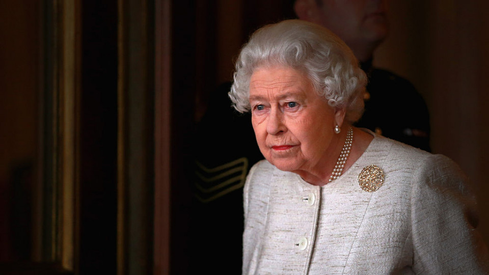 Кралица Елизабет Втора е починала от старост. Това е записано