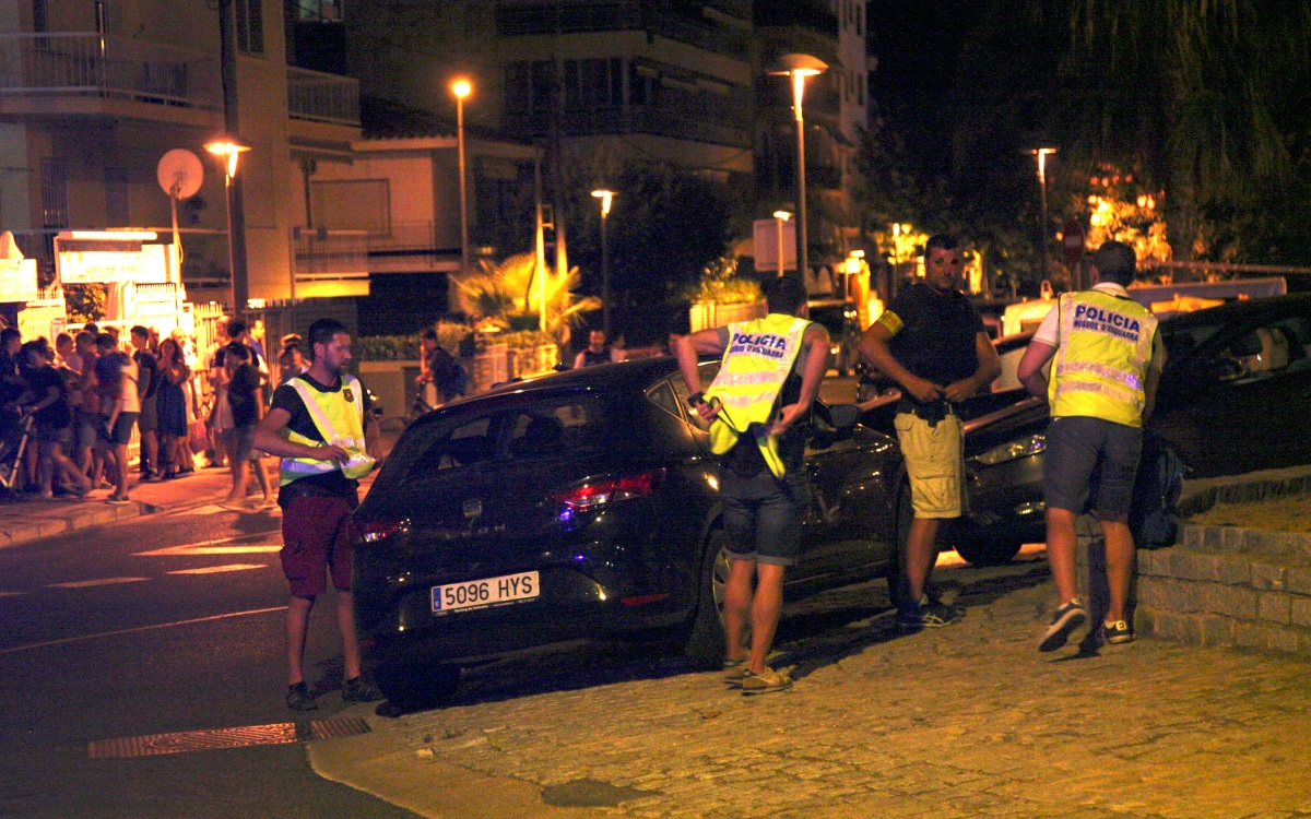 Испанските полицаи убиха петима терористи при нападение в крайбрежния каталунски град Камбрилс.