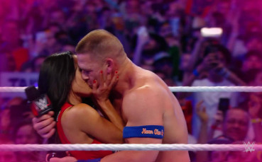 17-те най-горещи целувки между суперзвездите на WWE