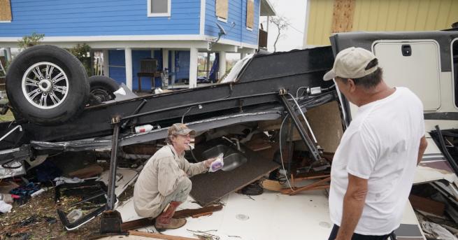 Расте броят на жертвите от урагана Харви който връхлетя САЩ