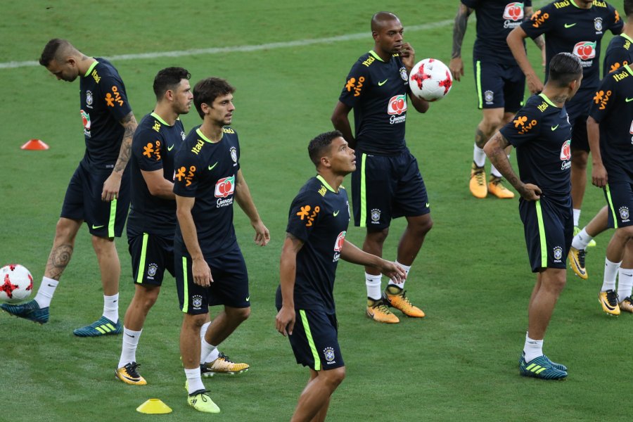 Бразилия тренира в Манаус1
