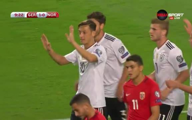 Йозил даде бърз аванс на Германия срещу Норвегия