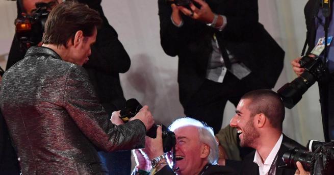 Дори само когато чуем името Джим Кери по лицата ни