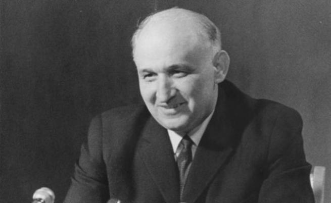 ЧРД: Вижте снимки на Живков с японски гейши