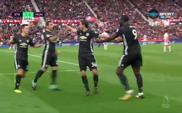 Лукаку с гол №150 в кариерата си, Юнайтед поведе на Стоук