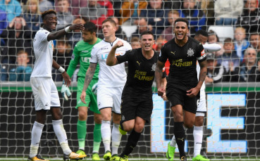 Вратар и капитан изкопчиха втора победа за Нюкасъл