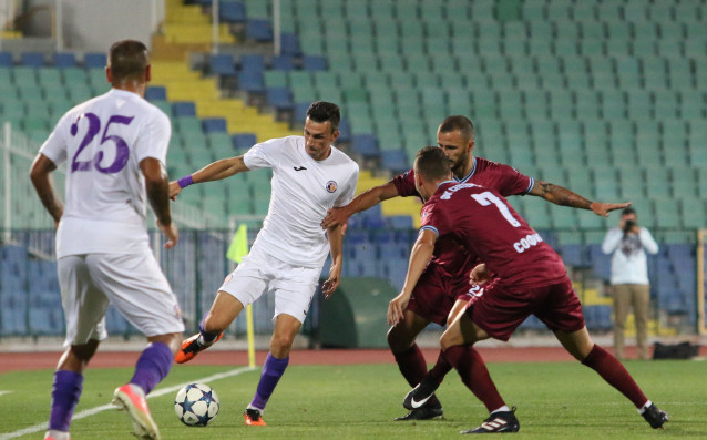 Отборите на на Септември София и Етър Велико Търново се